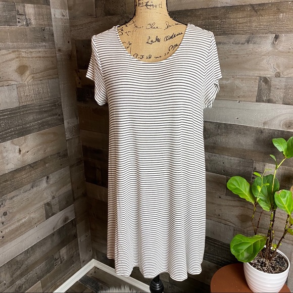 Mossimo Supply Co. Dresses & Skirts - Mossimo black & white striped short sleeve dress